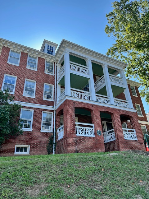 Staunton Apartment: 301 N New St