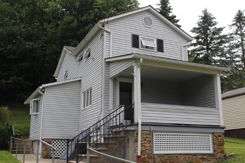 Johnstown House: 207 Burkhard St