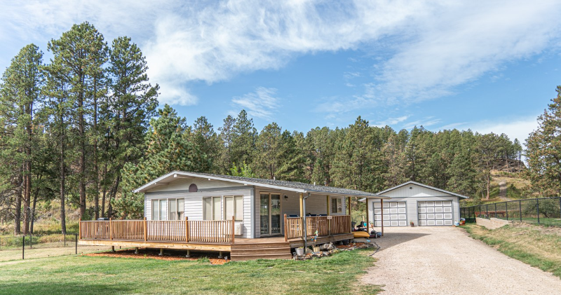 Hill City House: 459 Major Lake Dr