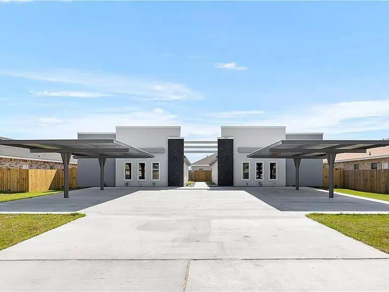 Alton Apartment: 1005 mahala ave