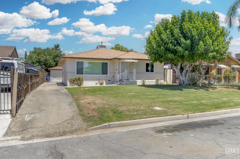 Bakersfield House: 1018 Chester Pl