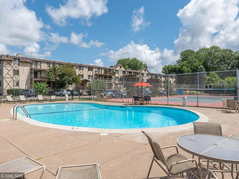 Plymouth Condo: 1304 W Medicine Lake Dr