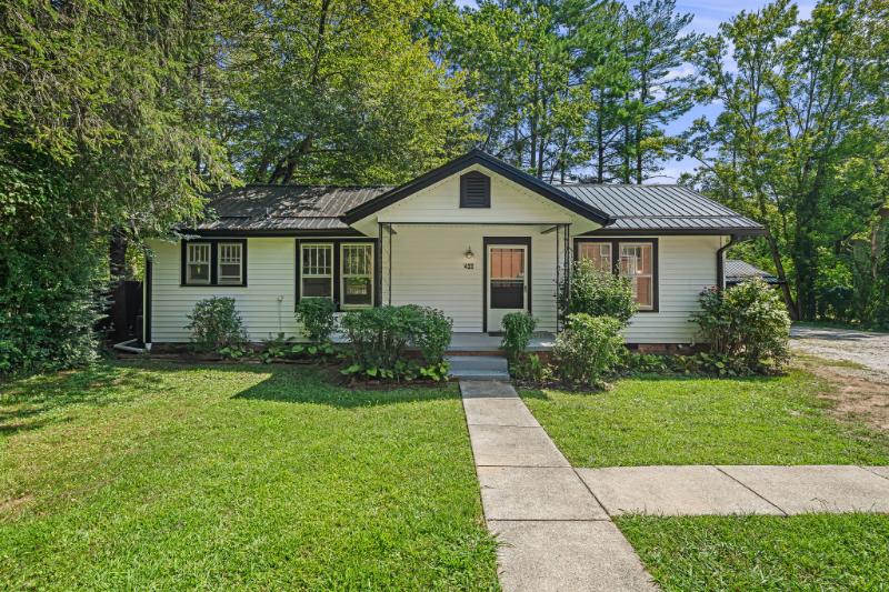 Brevard House: 433 S Broad St