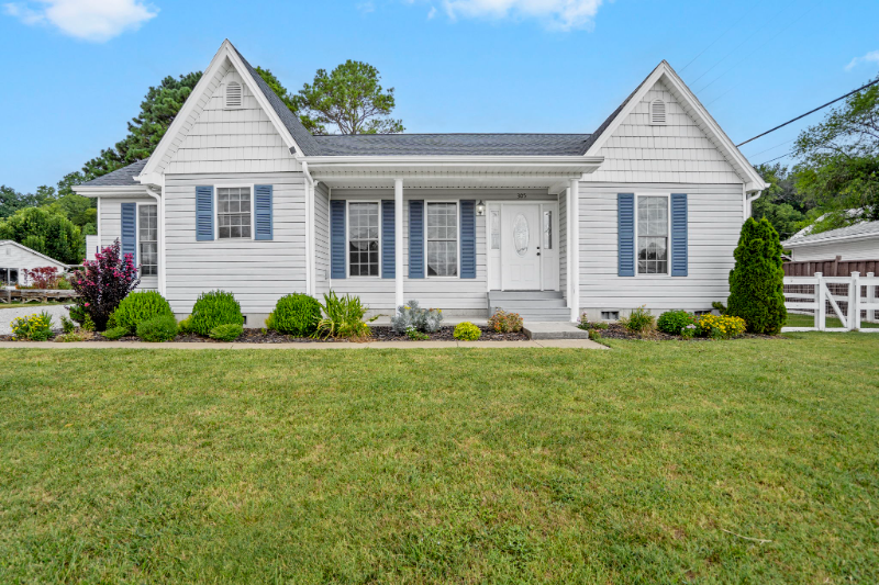 BRANSON House: 305 LAKE DR