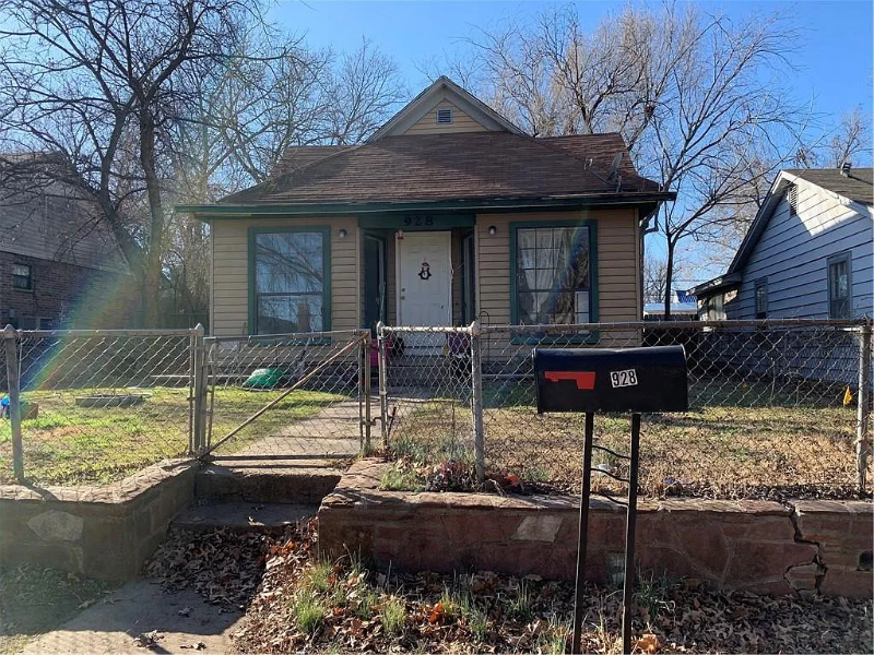 Shawnee House: 928 N Park Ave