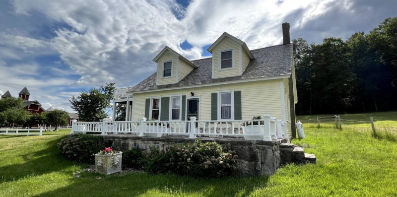 Essex House: 16 Farm Way