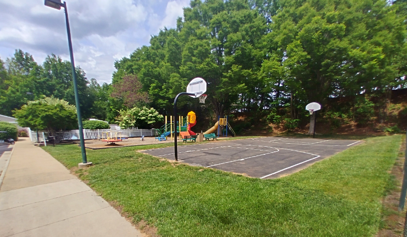 Lynchburg Apartment: 600 Reusens Road
