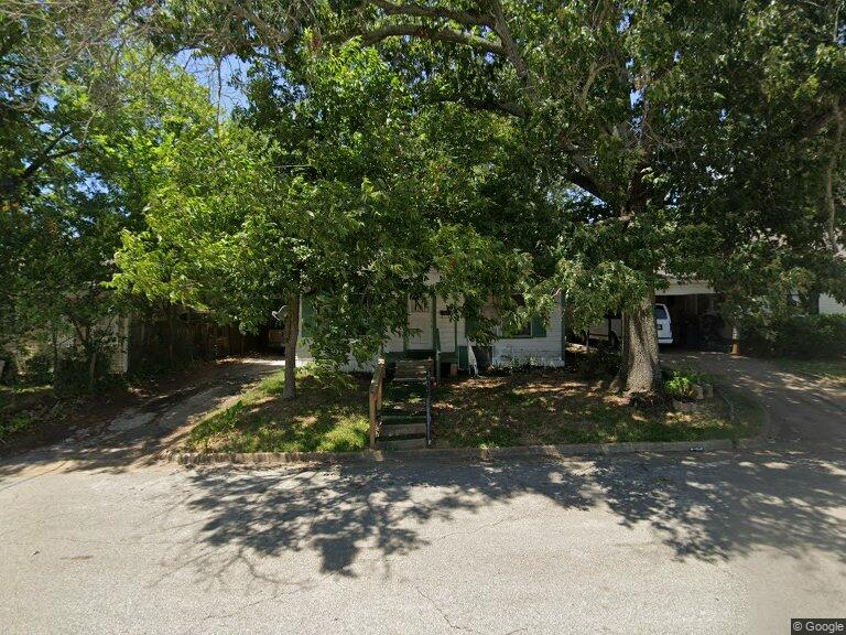 Henderson House: 308 S High St
