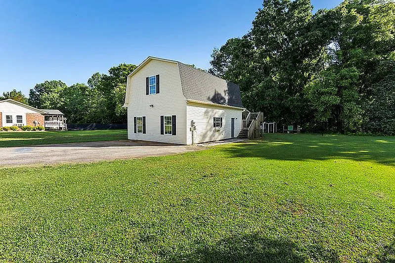 Greenwood House: 133 Devore Road