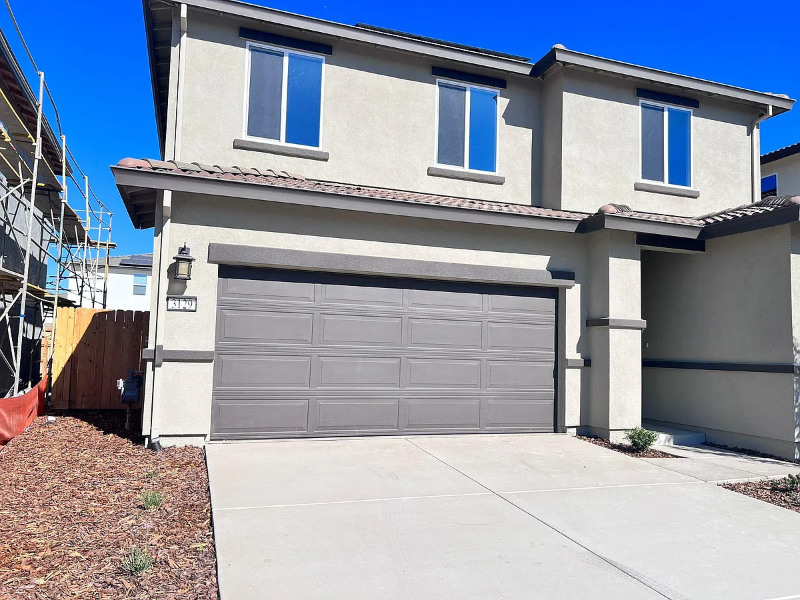 Manteca House: 3129 Ballena St