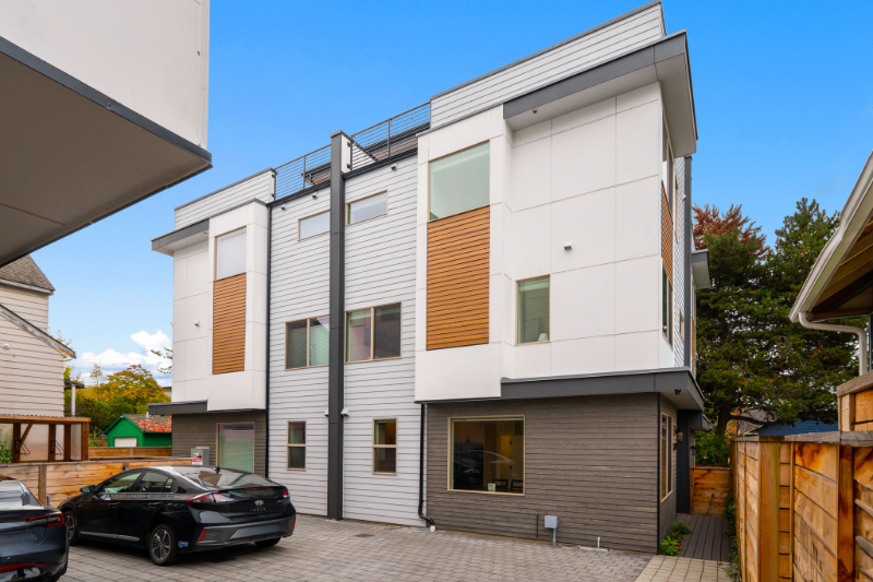 Seattle House: 823 Northeast 70th Street