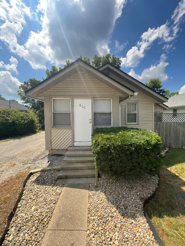 Bloomington House: 416 E Hillside Dr