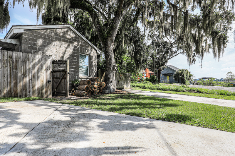Savannah House: 102 Neva Ave