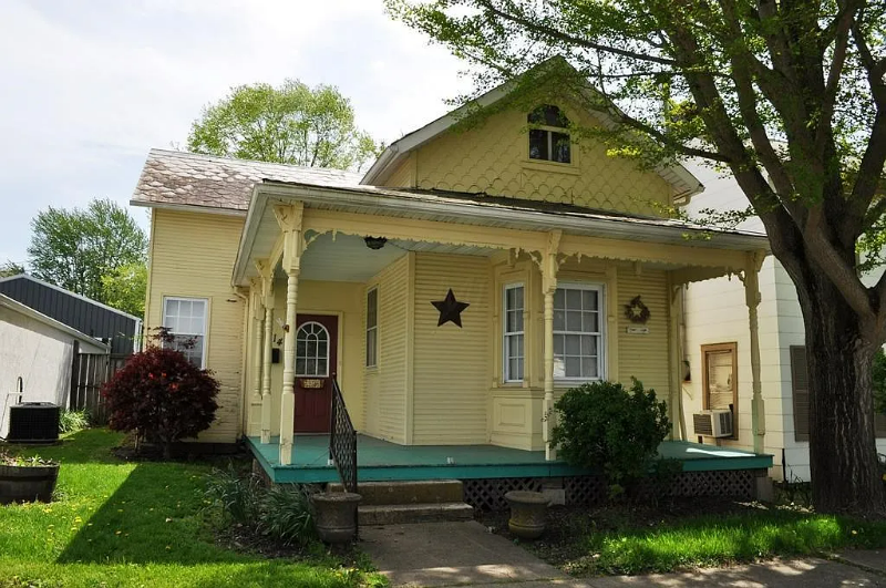 Baltimore House: 614 N Main St