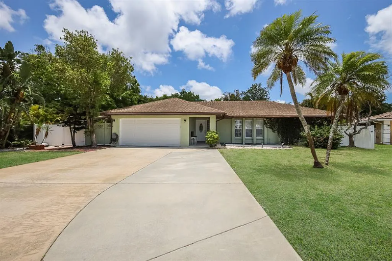 Bradenton House: 6702 17th Ave W