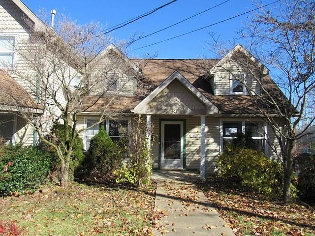 Charleroi Townhome: 402 Meadow Ave