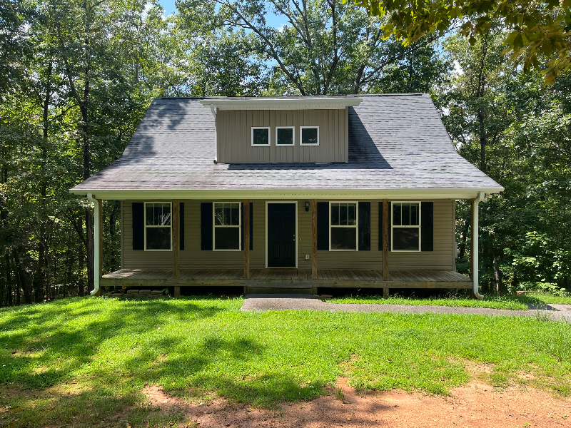 Dahlonega House: 280 Sleepy Hollow Rd