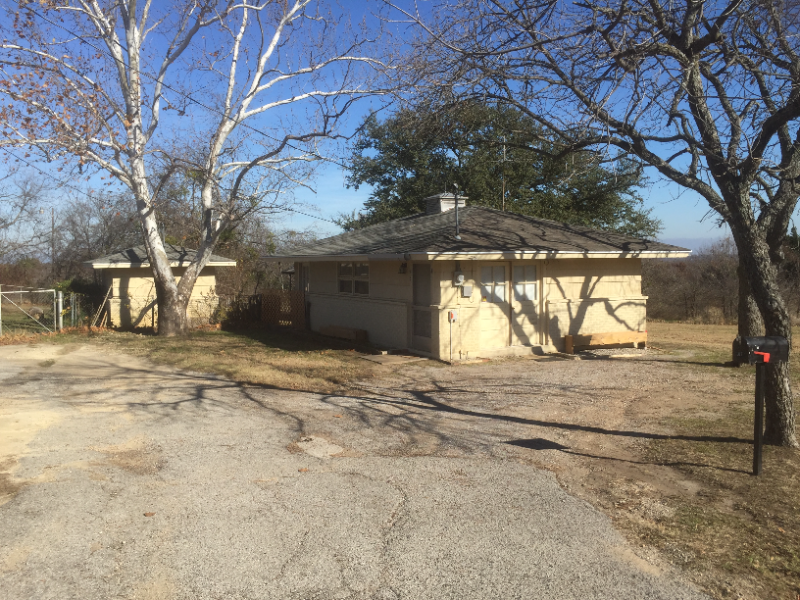 Weatherford House: 1309 NE Ric Williamson Memorial Hwy