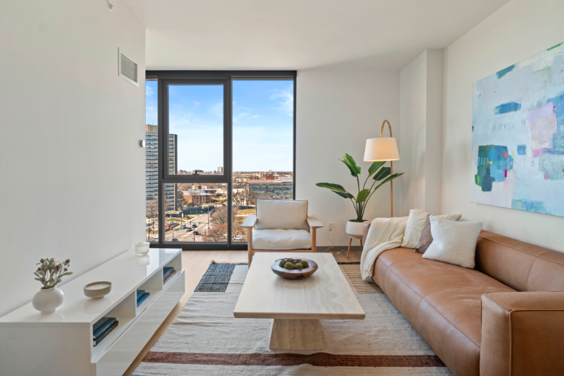 Chicago Apartment: 513 South Damen Ave
