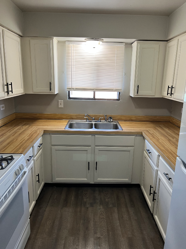 Darien Apartment: 7718 Wildwood Ct