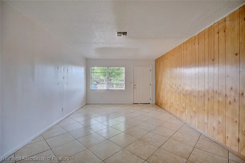 Sebring House: 604 Denise Avenue