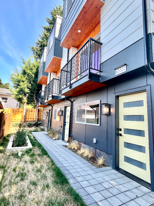 Seattle Townhome: 6032 42nd Ave SW