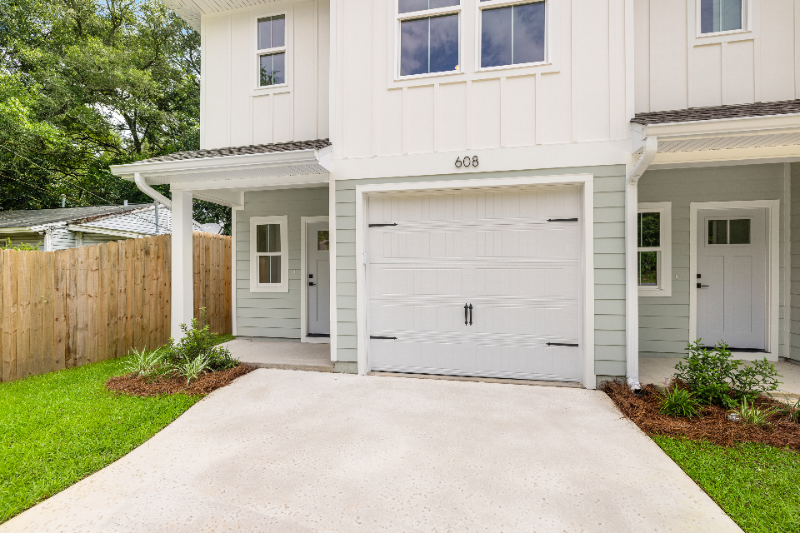 Niceville Townhome: 608 Fir Ave