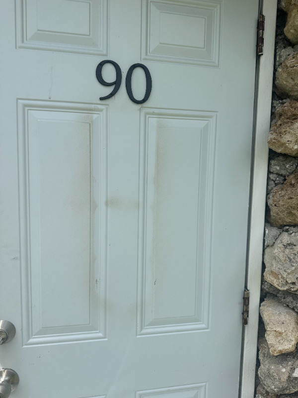 North Fort Myers House: 1064 North Tamiami Trail