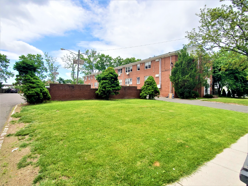 Elizabeth Apartment: 720 Westfield ave