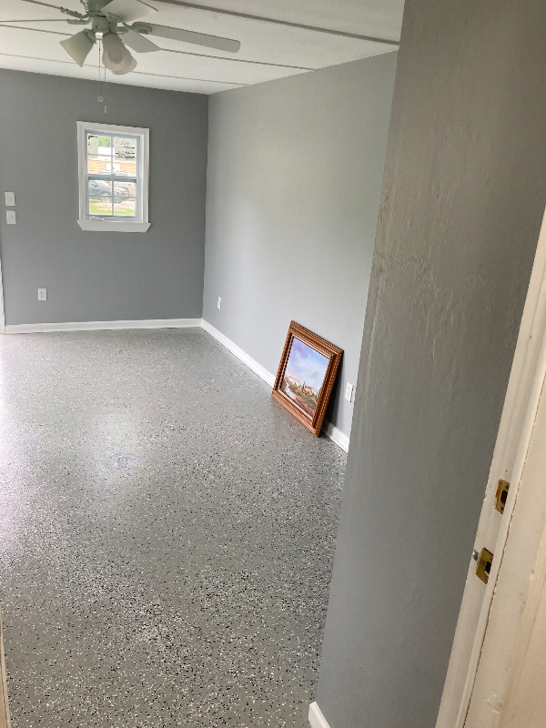 Flovilla Single Room: 165 Randall Ave