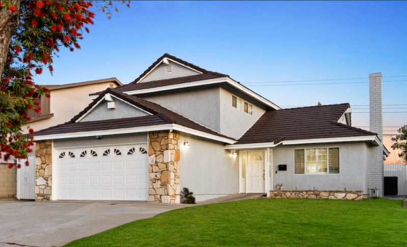 Carson Single Room: 1411 E Elsmere Dr
