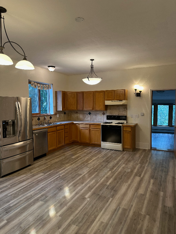 Lyons Multiplex: 2052 Apple Valley Rd