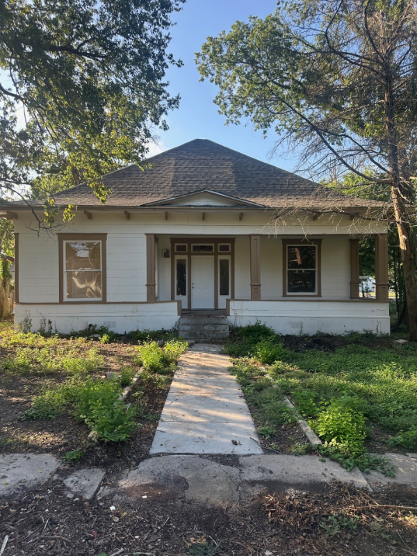 MART House: 802 E LIMESTONE AVE