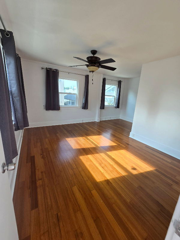 Long Beach Apartment: 3227 E. Broadway