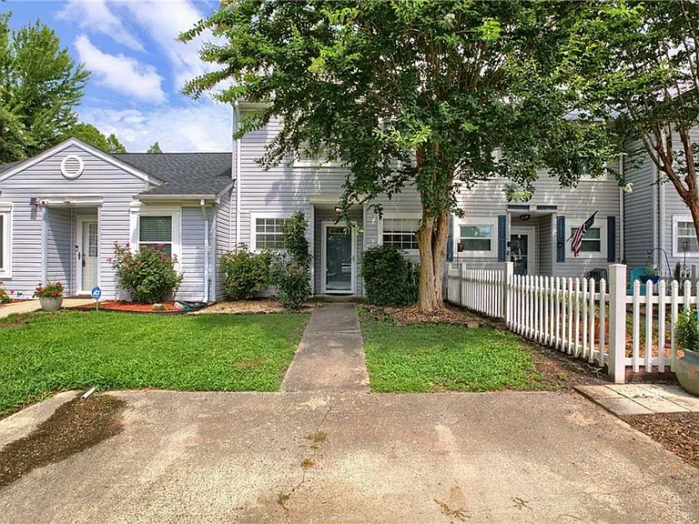 Carrollton Townhome: 2102 Victoria Court