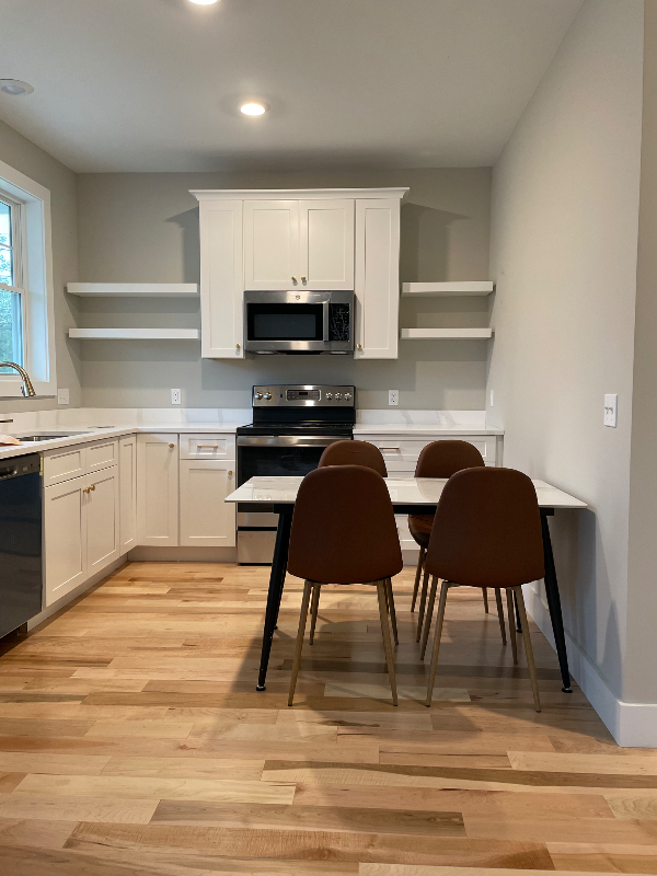 South Burlington House: 172 white street