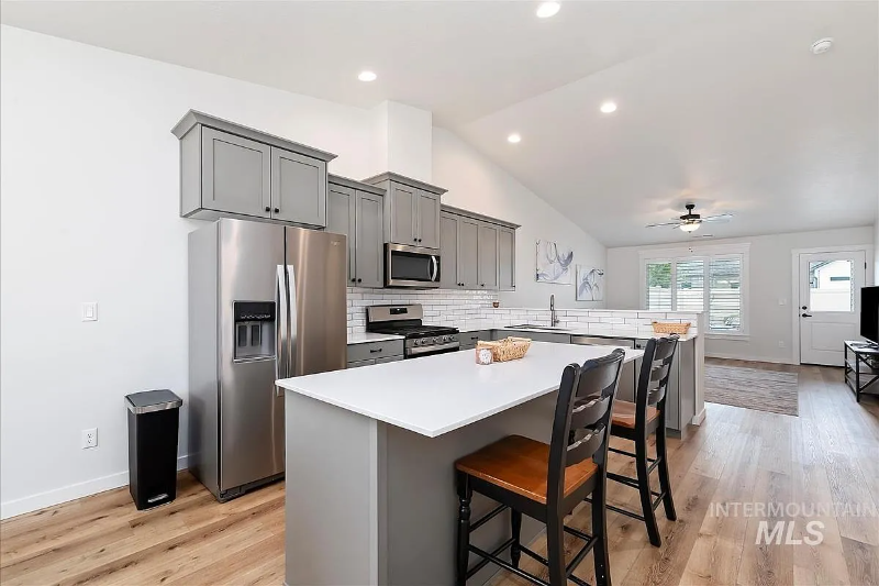 Meridian House: 4437 E Faceto St