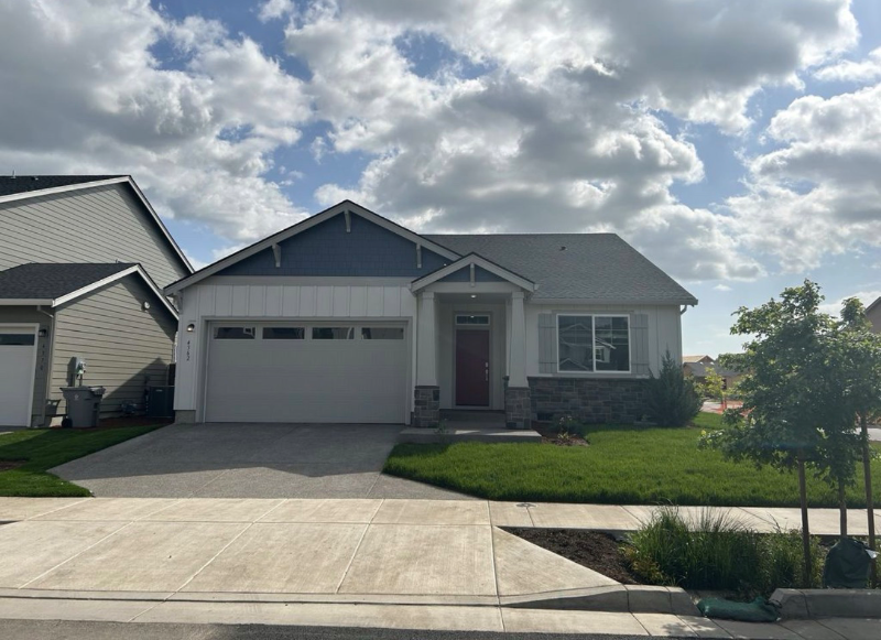 Albany House: 4362 Hackamore Court SE