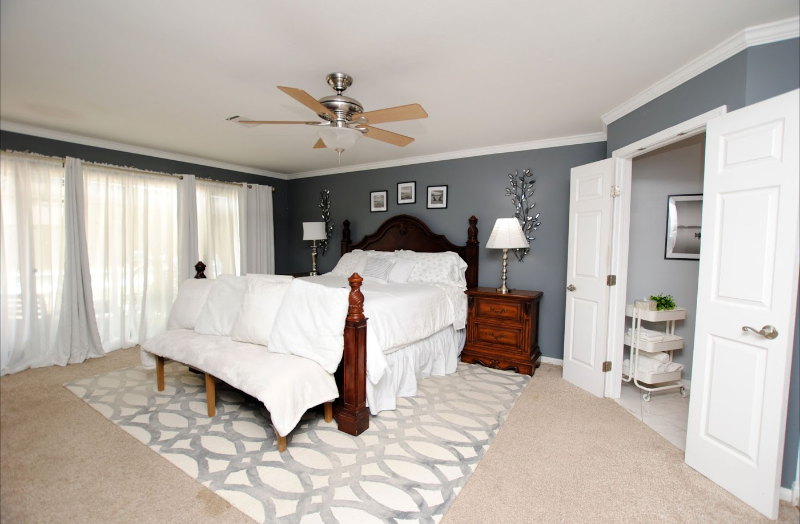 Katy House: 719 Park Knoll Ln,