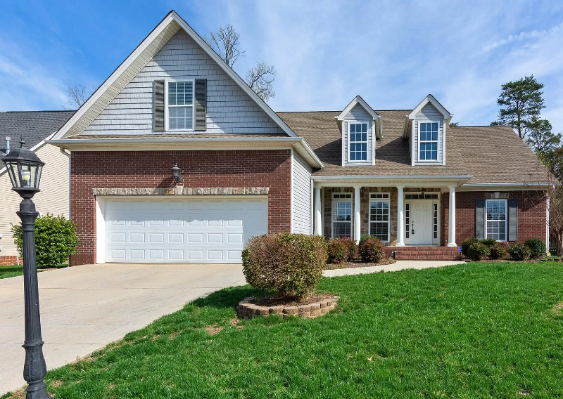OOLTEWAH House: 6811 NEVILLE DRIVE