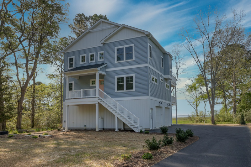 Berlin House: 6620 South Point Road