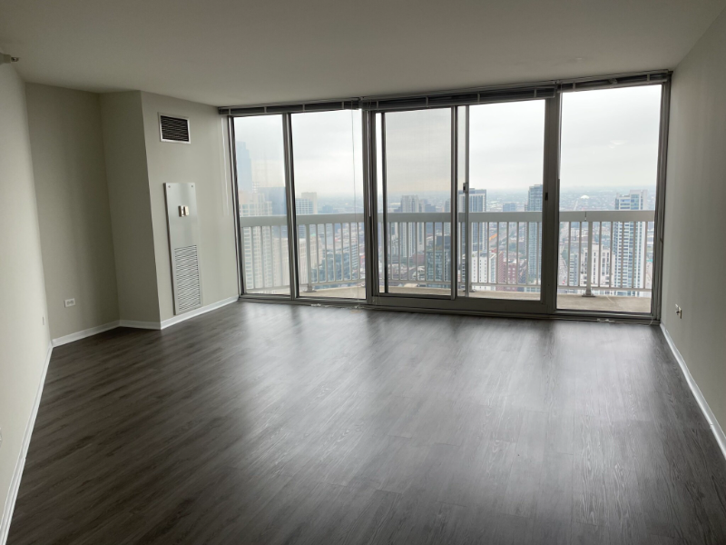 Chicago Condo: 16 W Grand Ave