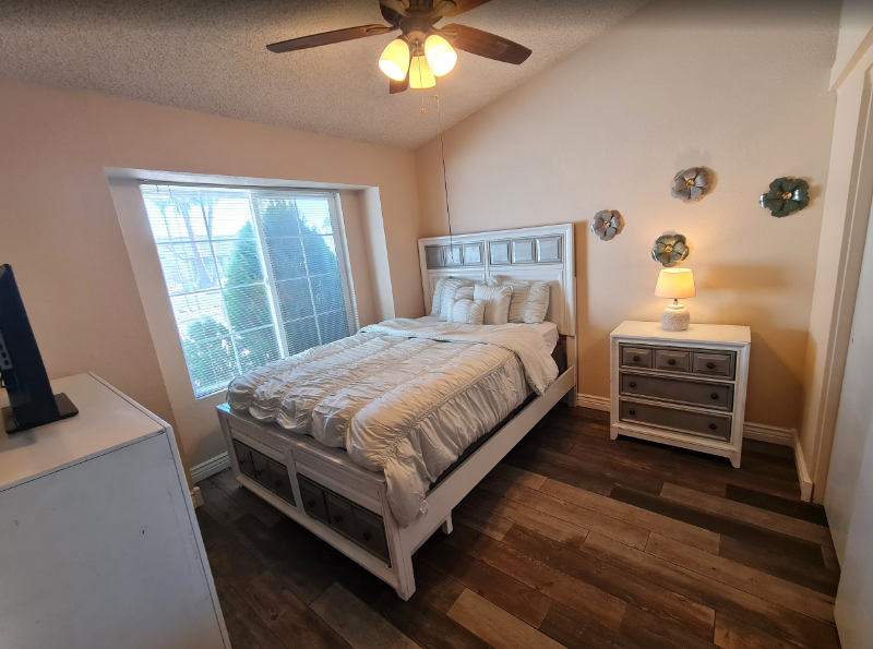 Peoria House: 7944 W Charter Oak Rd