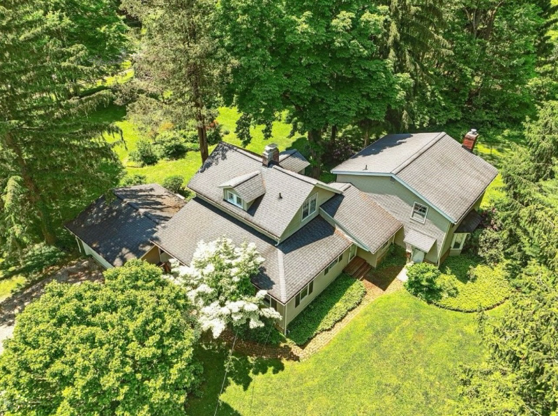 Moreland Hills House: 37845 Miles Road