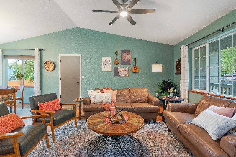 Wasilla House: 2538 West Mission Hills Ave