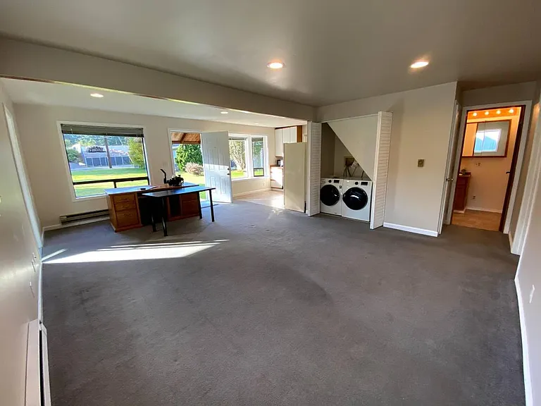 Shoreline House: 18032 5th Ave NE