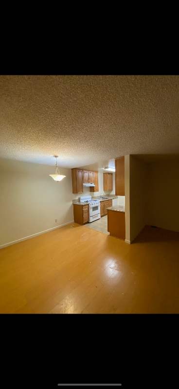 Glendale Apartment: 223 e acacia ave