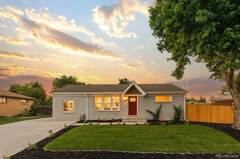 Northglenn House: 10821 Larry Drive