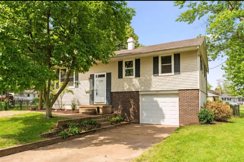 OFallon House: 213 Whitehall Dr