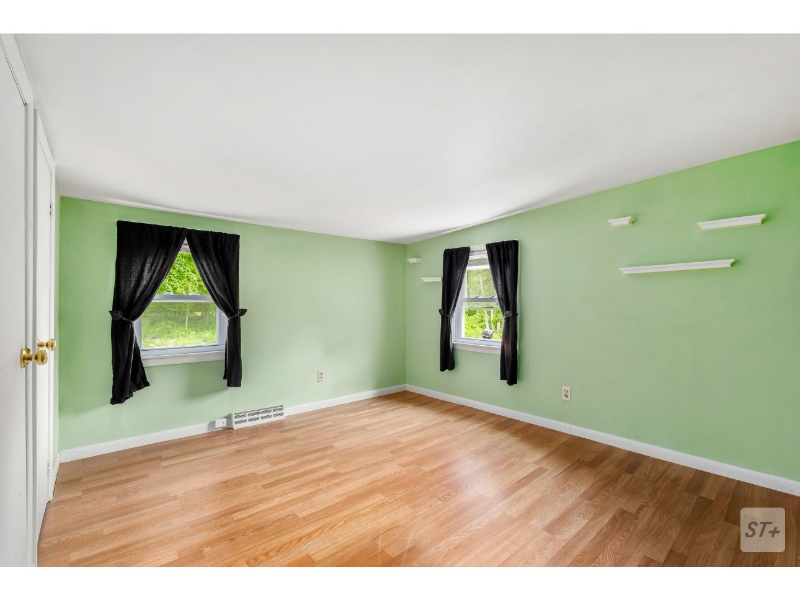 Windsor Locks House: 45 Spring Street